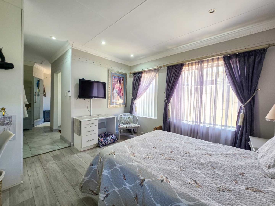 3 Bedroom Property for Sale in Stilbaai Wes Western Cape